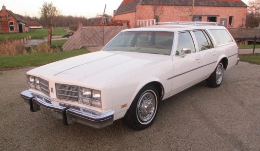 Oldsmobile Custom Cruiser 1978 — SOLD