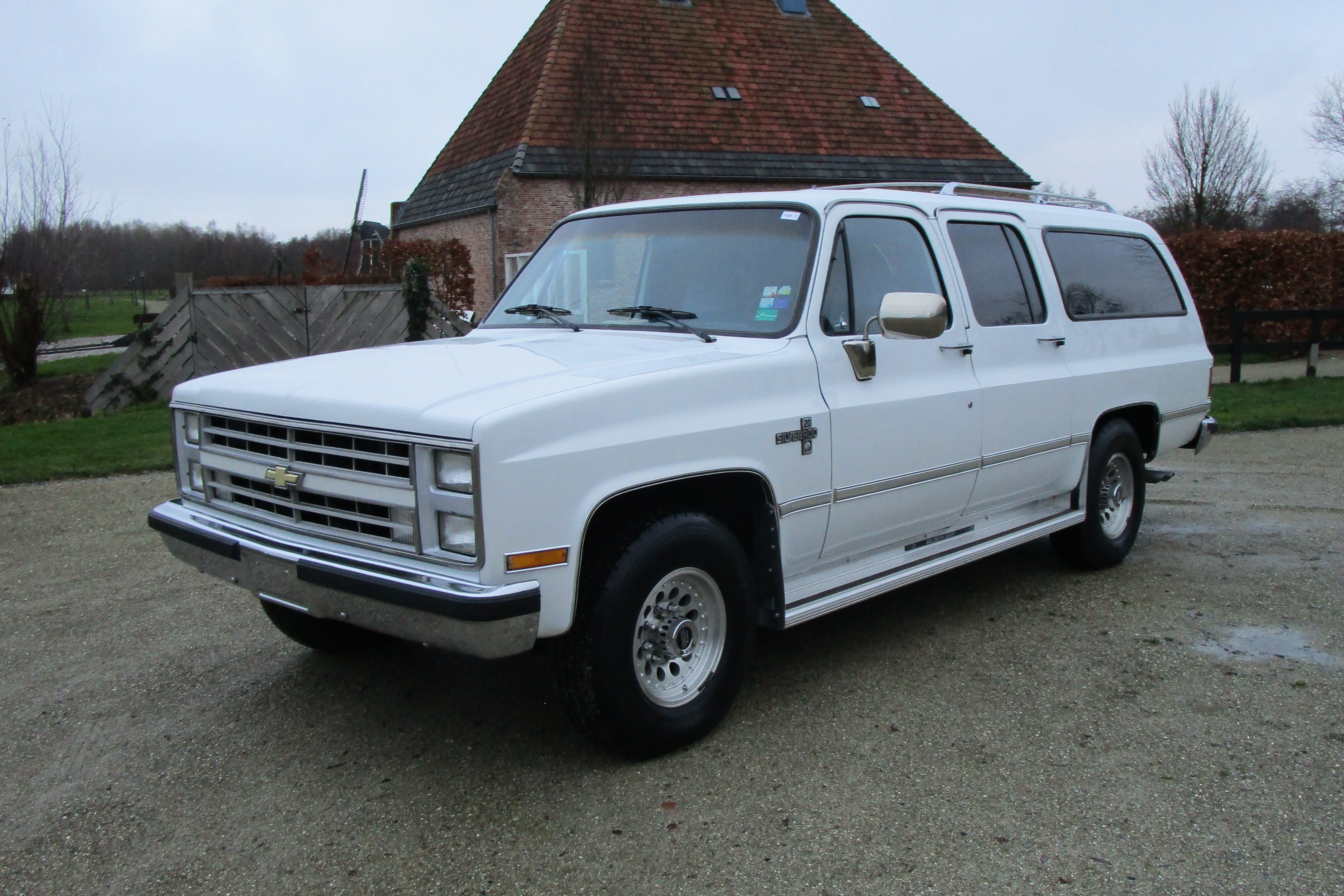 Chevrolet Suburban 1988 — SOLD California Classics