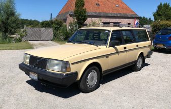 Volvo 240 DL 1987 — SOLD