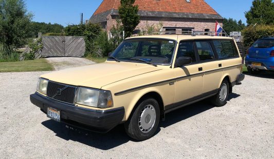 Volvo 240 DL 1987 — SOLD