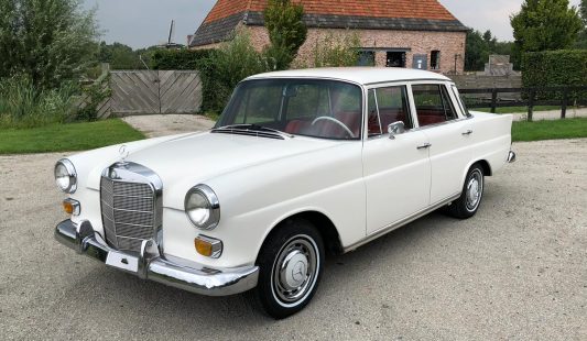 Mercedes W110 200 1967 — SOLD