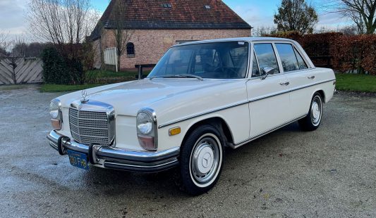 Mercedes W114 250 1972 — SOLD