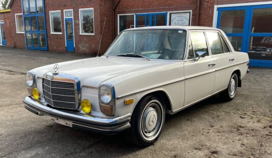 Mercedes W114 250 1971 — SOLD