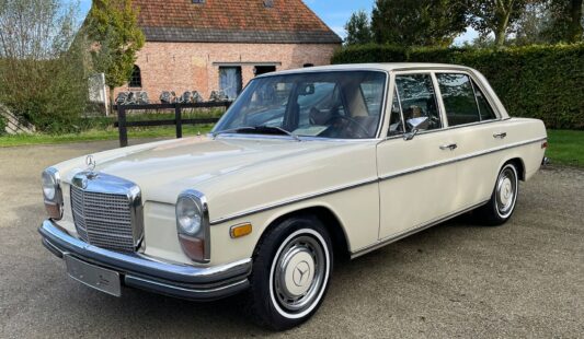 Mercedes W114 250 1970 — SOLD