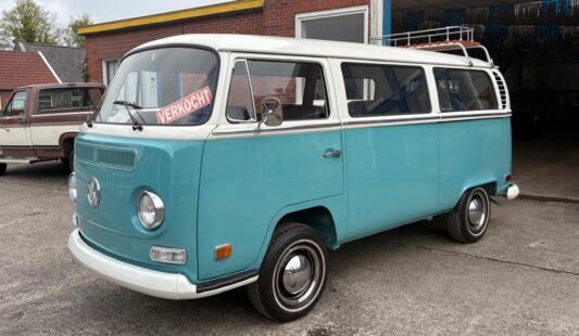 Volkswagen T2a 1971 De Luxe Passenger Van — SOLD